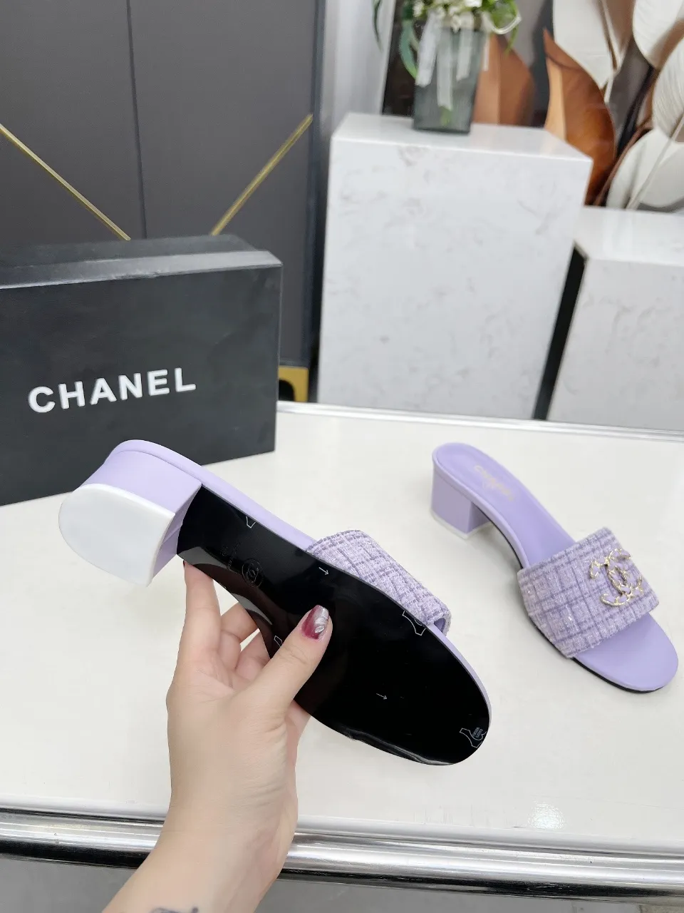 👟👟Ex-factory price 380👟👟 Genuine leather sole +30 chanel Chanel 2024 new slippers🔥🔥 Official website counter, fabric sheepskin, lining sheepskin, foot pad goatskin, 3 colors optional, size 35-42, genuine leather sole +30